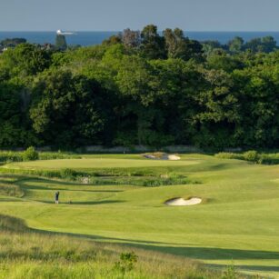 Druids Heath 2023 June5 2 approach LHS zoom 4 golfer 2469